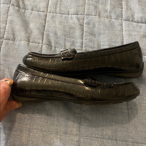 Ralph Lauren Black Croc-Embossed Patent Faux  Leather Loafers with RL Hardware - Picture 6 of 7